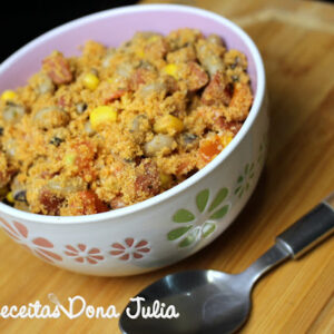 FAROFA DE FEIJÃO FRADINHO COM CALABRESA