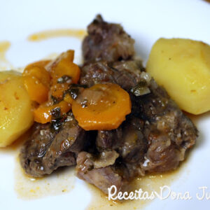 MÚSCULO COZIDO COM LEGUMES