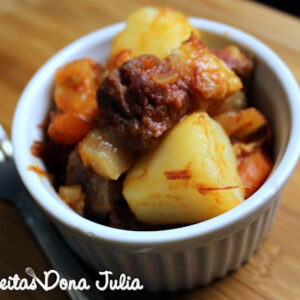 PICADINHO DE CARNE SECA COM LEGUMES