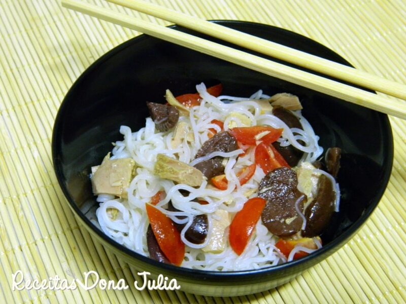 Salada bifum de atum Salada bifum de atum