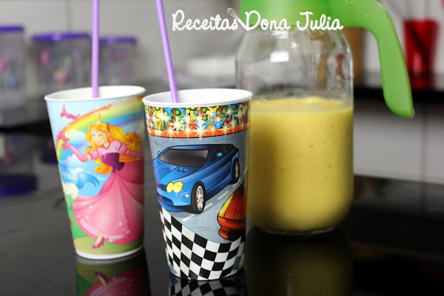 Smoothie de banana e manga Smoothie de banana e manga